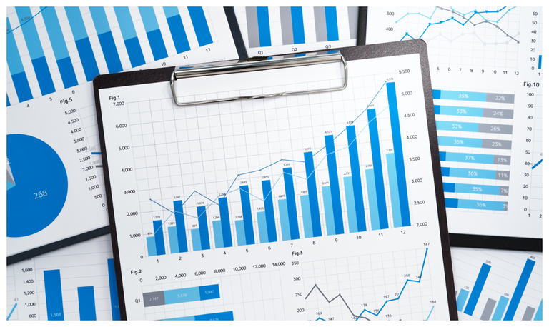 Graphiques et tableaux statistiques imprimés, sur un porte-bloc