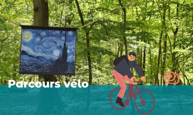 Visuel « Parcours vélo » : une reproduction de La Nuit étoilée de Van Gogh suspendue dans le bois et le dessin d'une cycliste